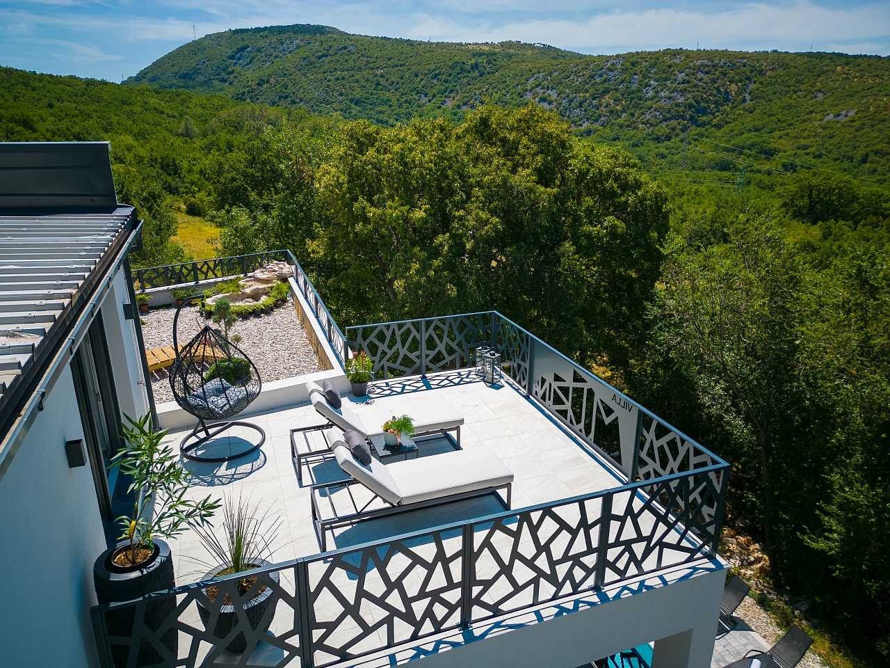 Modern villa with swimming pool surrounded by greenery in the Crikvenica hinterland