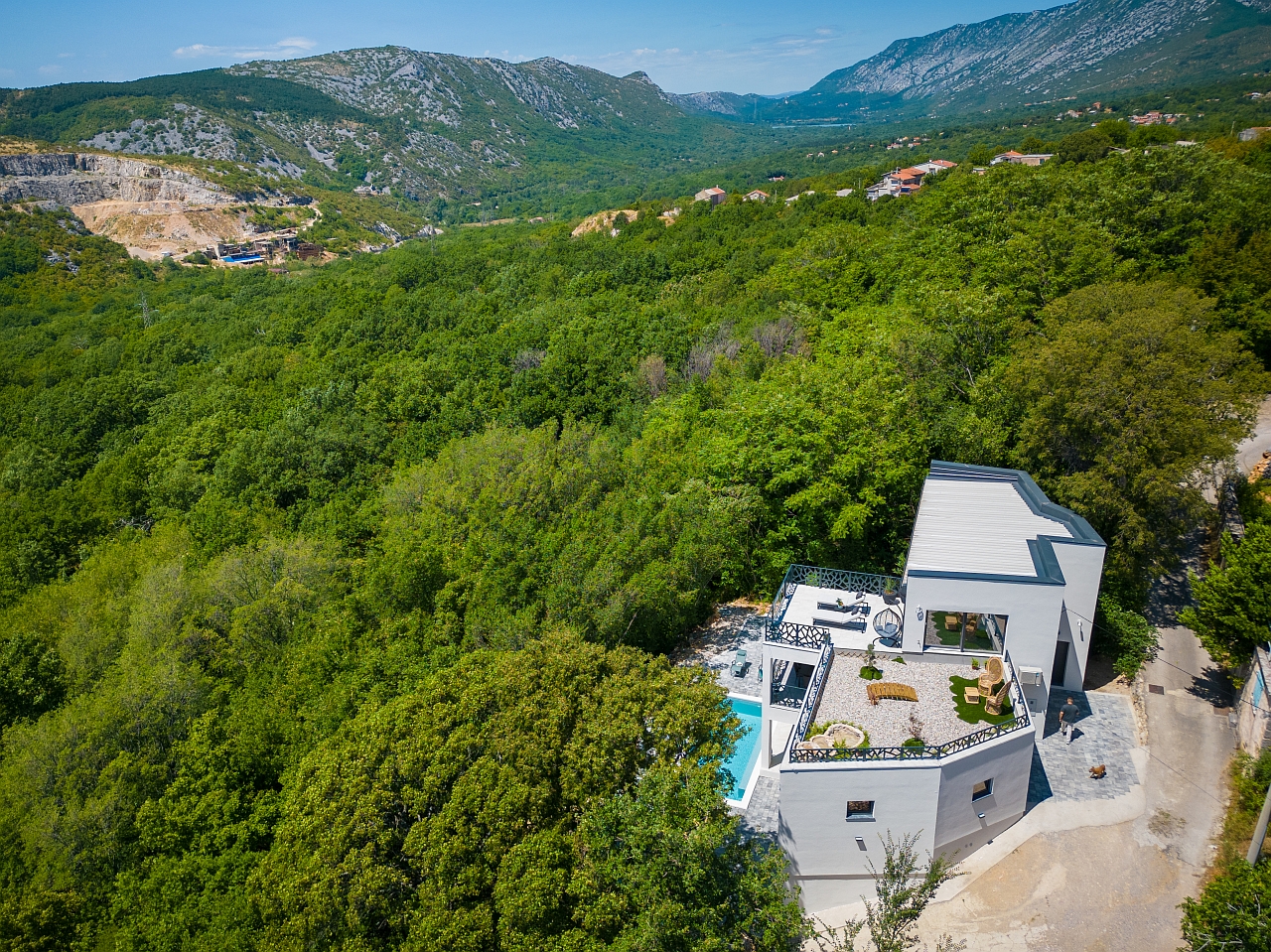 Moderne Villa mit Poo im Hinterland von Crikvenica