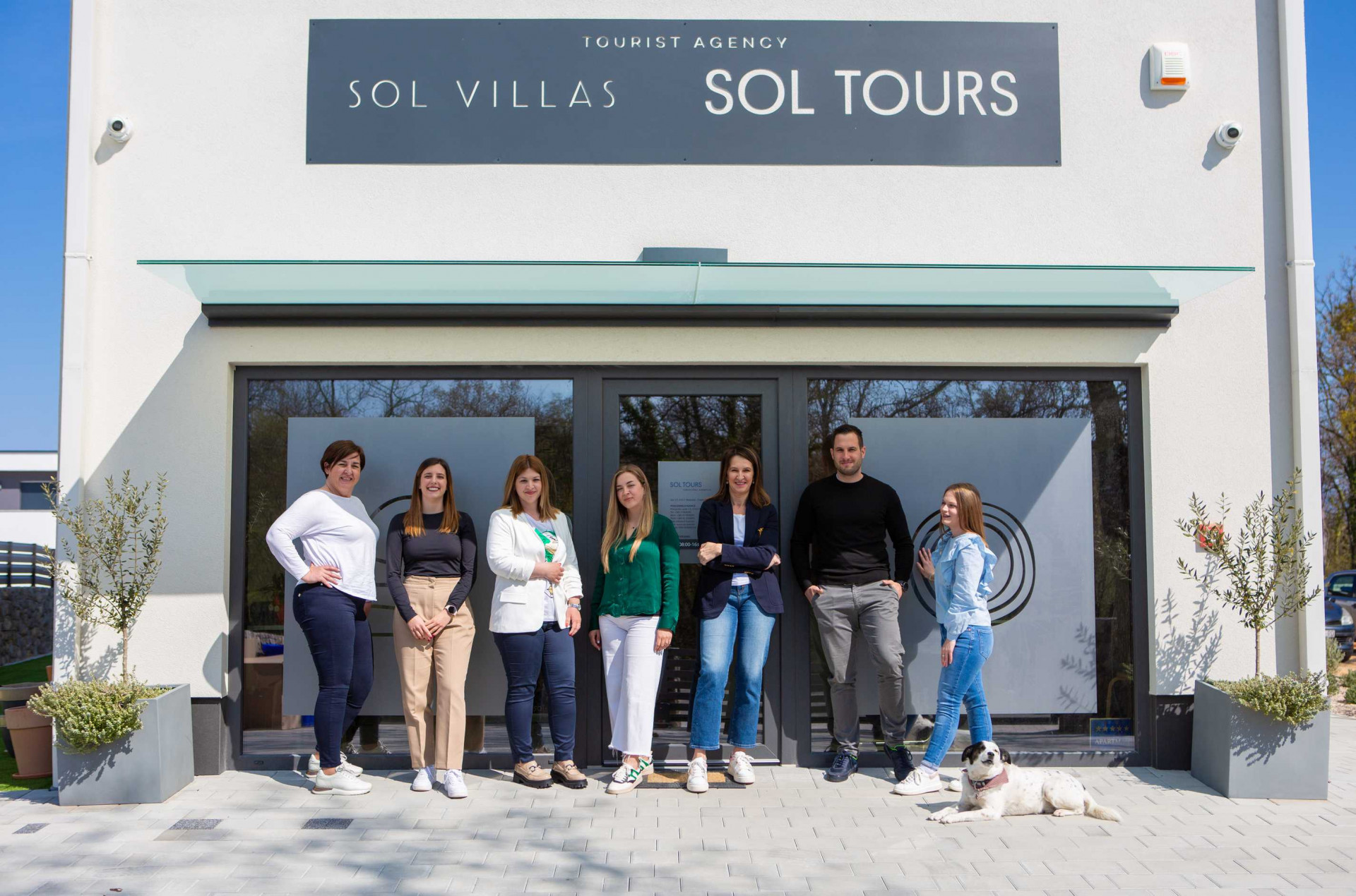 Top 5 reasons to choose a local agency instead of online platforms