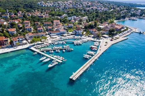 Njivice, a peaceful coastal retreat – Sol Tours